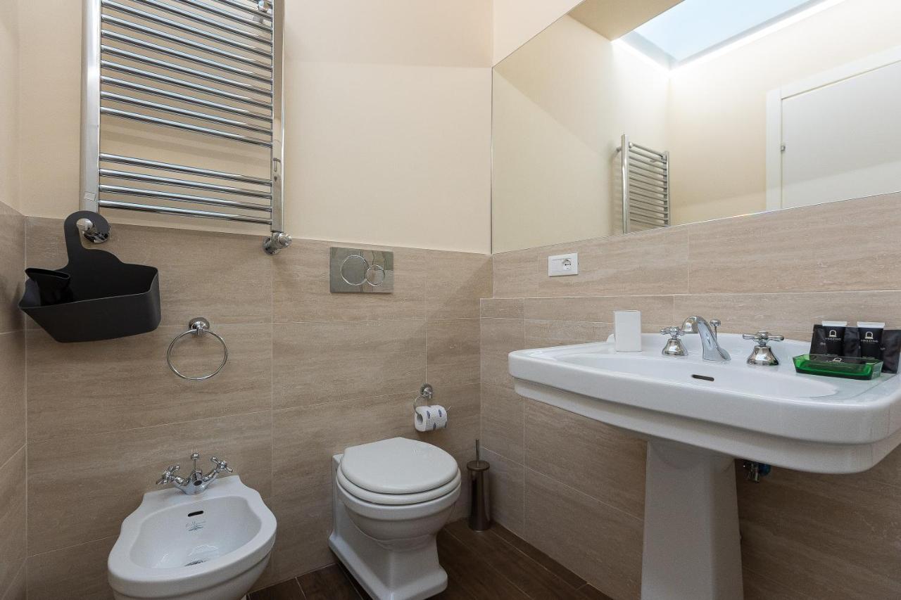 SPA Apartment Via Barberini Rome Bagian luar foto