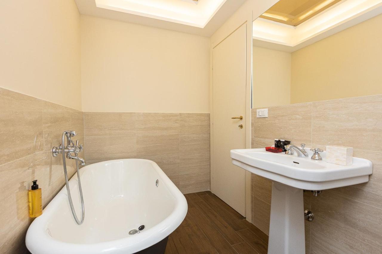 SPA Apartment Via Barberini Rome Bagian luar foto