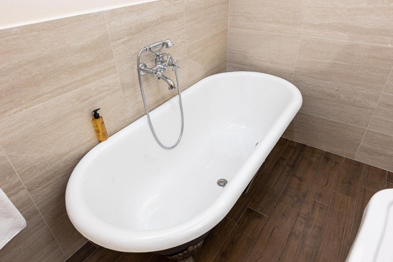 SPA Apartment Via Barberini Rome Bagian luar foto