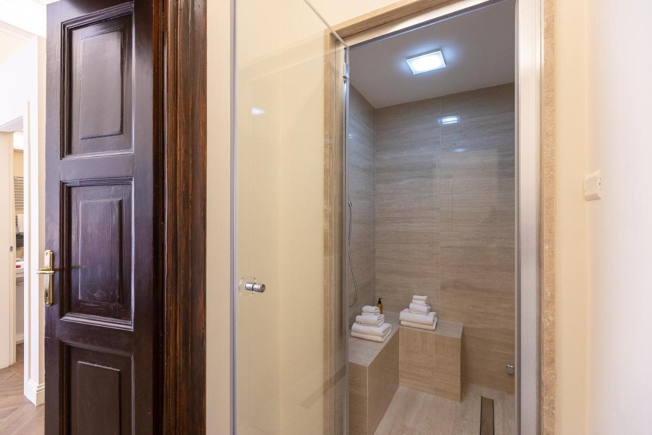 SPA Apartment Via Barberini Rome Bagian luar foto