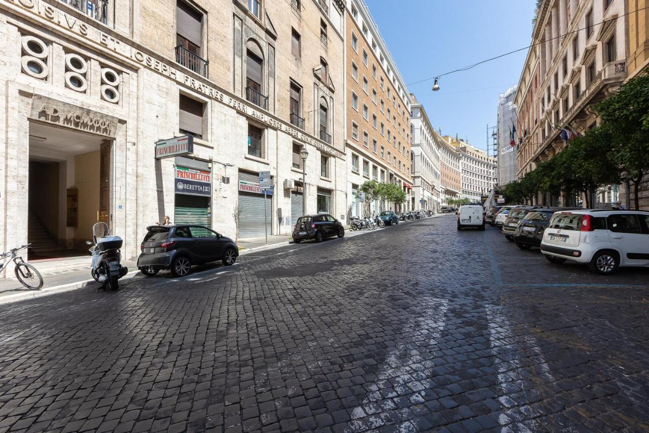 SPA Apartment Via Barberini Rome Bagian luar foto