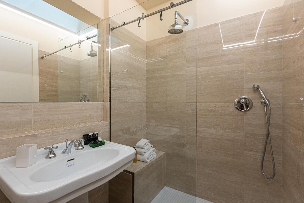 SPA Apartment Via Barberini Rome Bagian luar foto