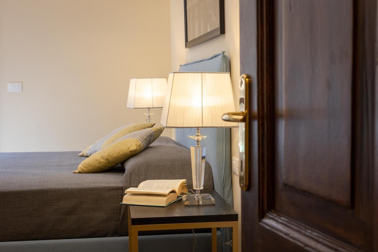 SPA Apartment Via Barberini Rome Bagian luar foto