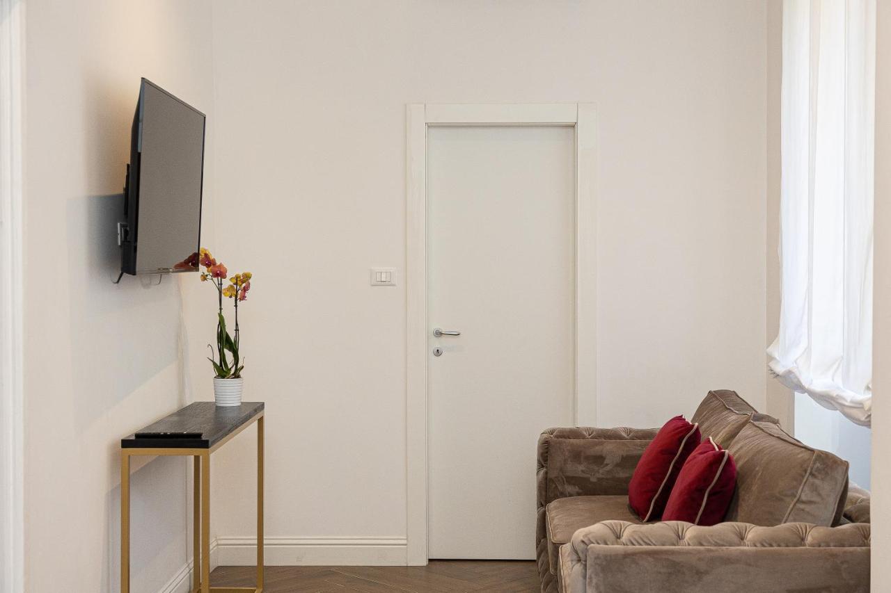 SPA Apartment Via Barberini Rome Bagian luar foto