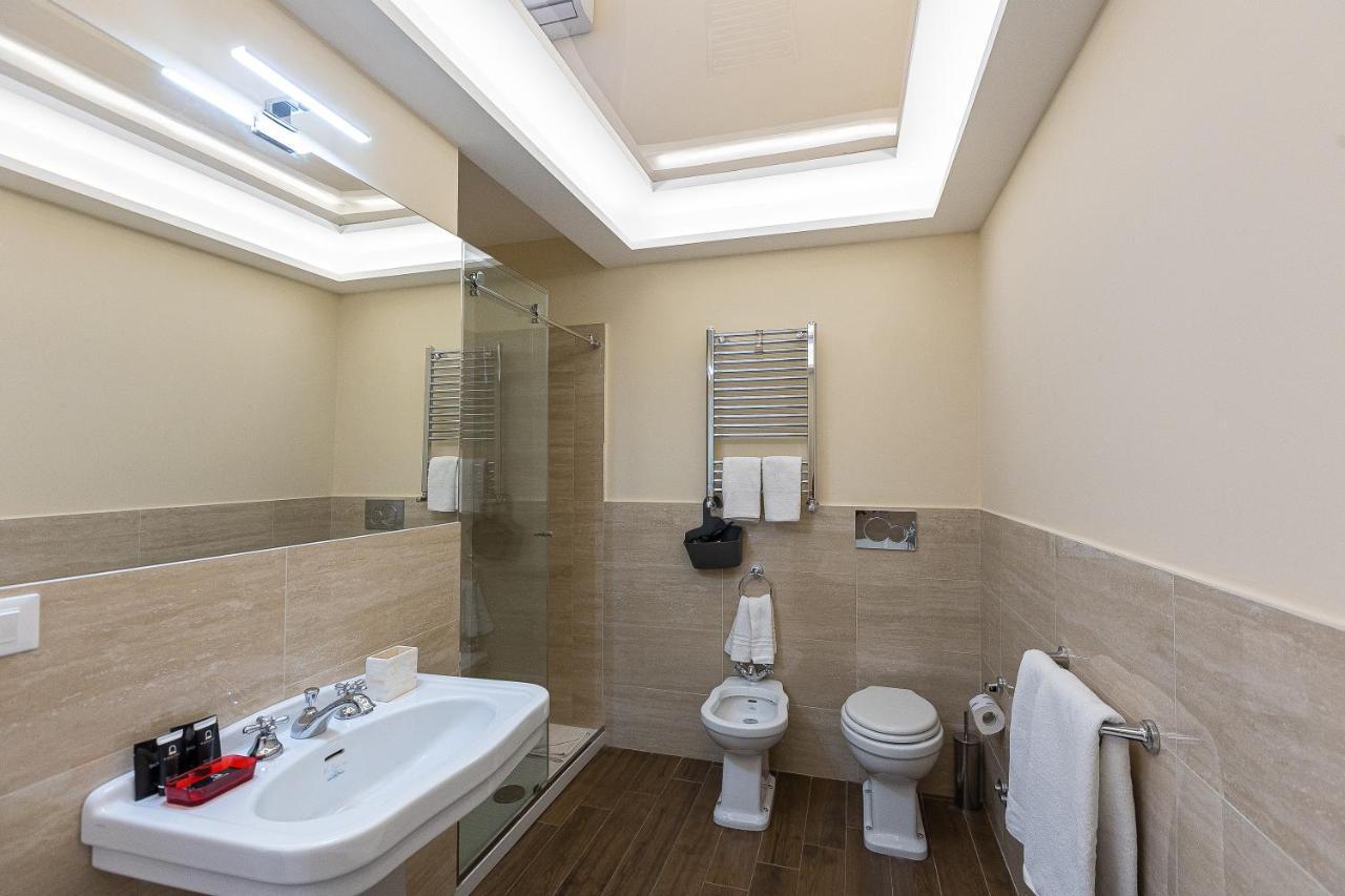 SPA Apartment Via Barberini Rome Bagian luar foto
